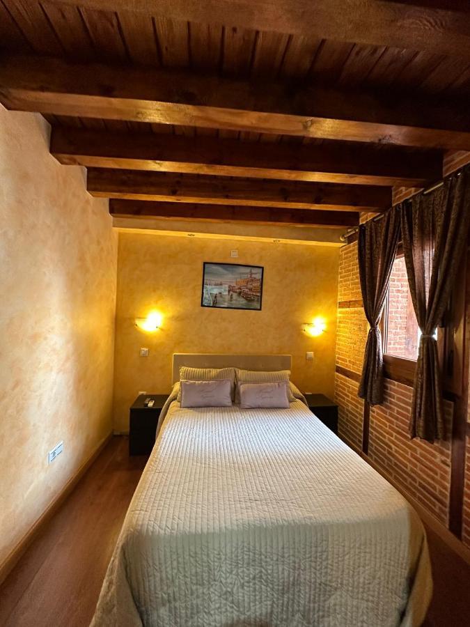 Hostal Segovia Adults Only Ngoại thất bức ảnh