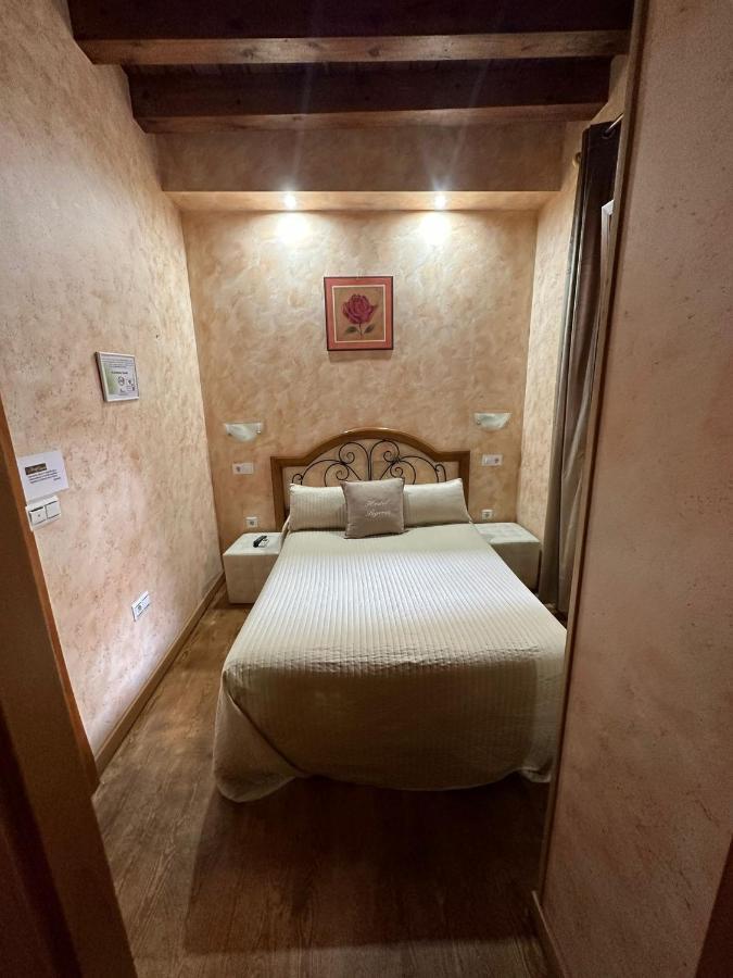 Hostal Segovia Adults Only Ngoại thất bức ảnh