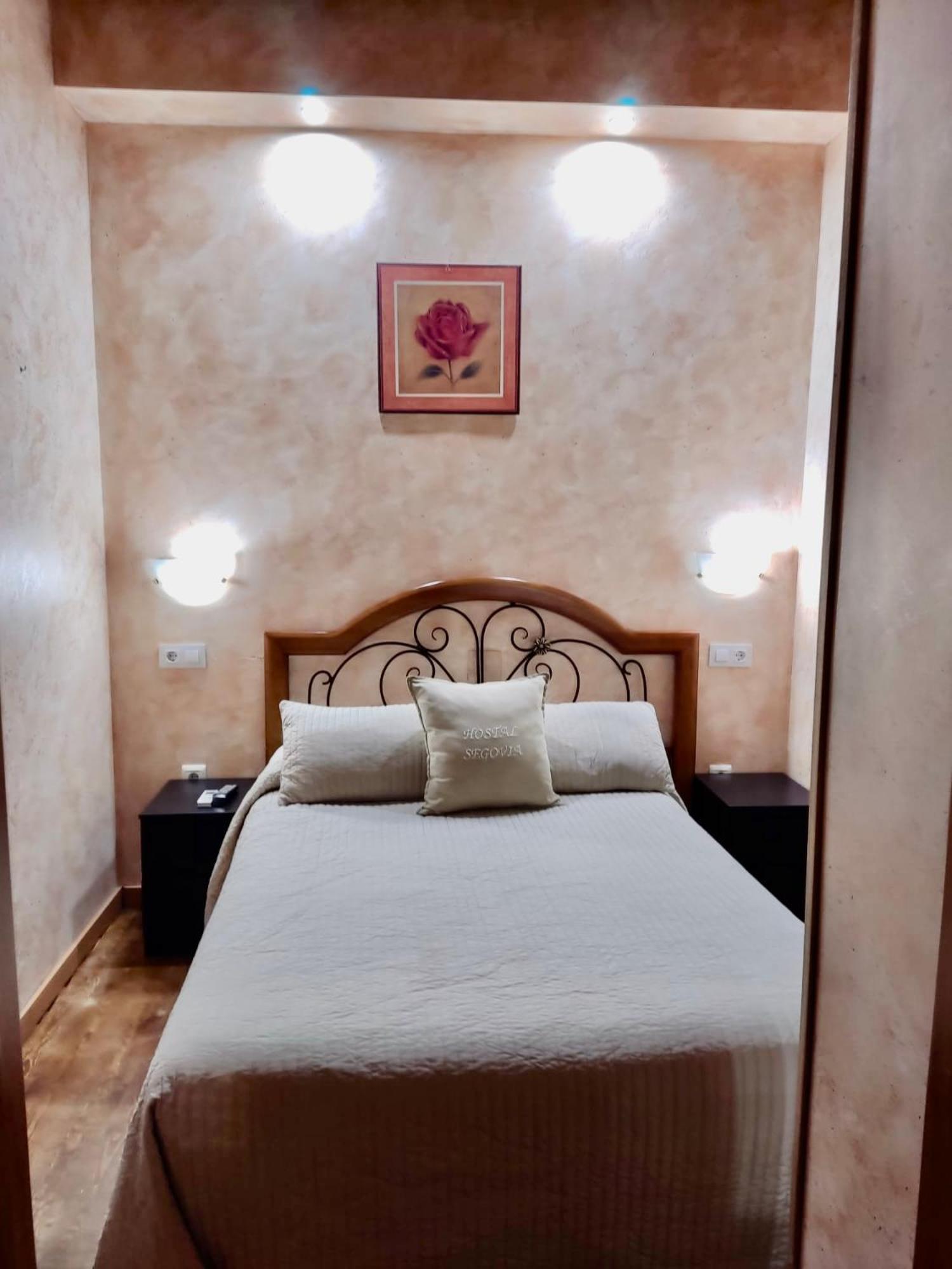 Hostal Segovia Adults Only Ngoại thất bức ảnh