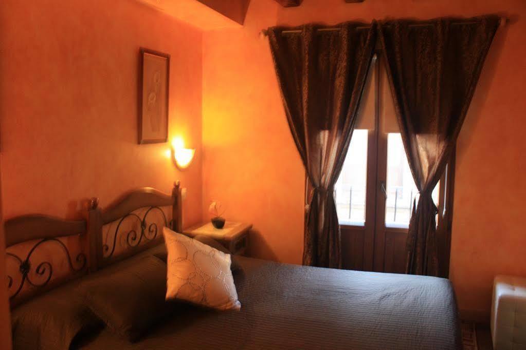 Hostal Segovia Adults Only Ngoại thất bức ảnh